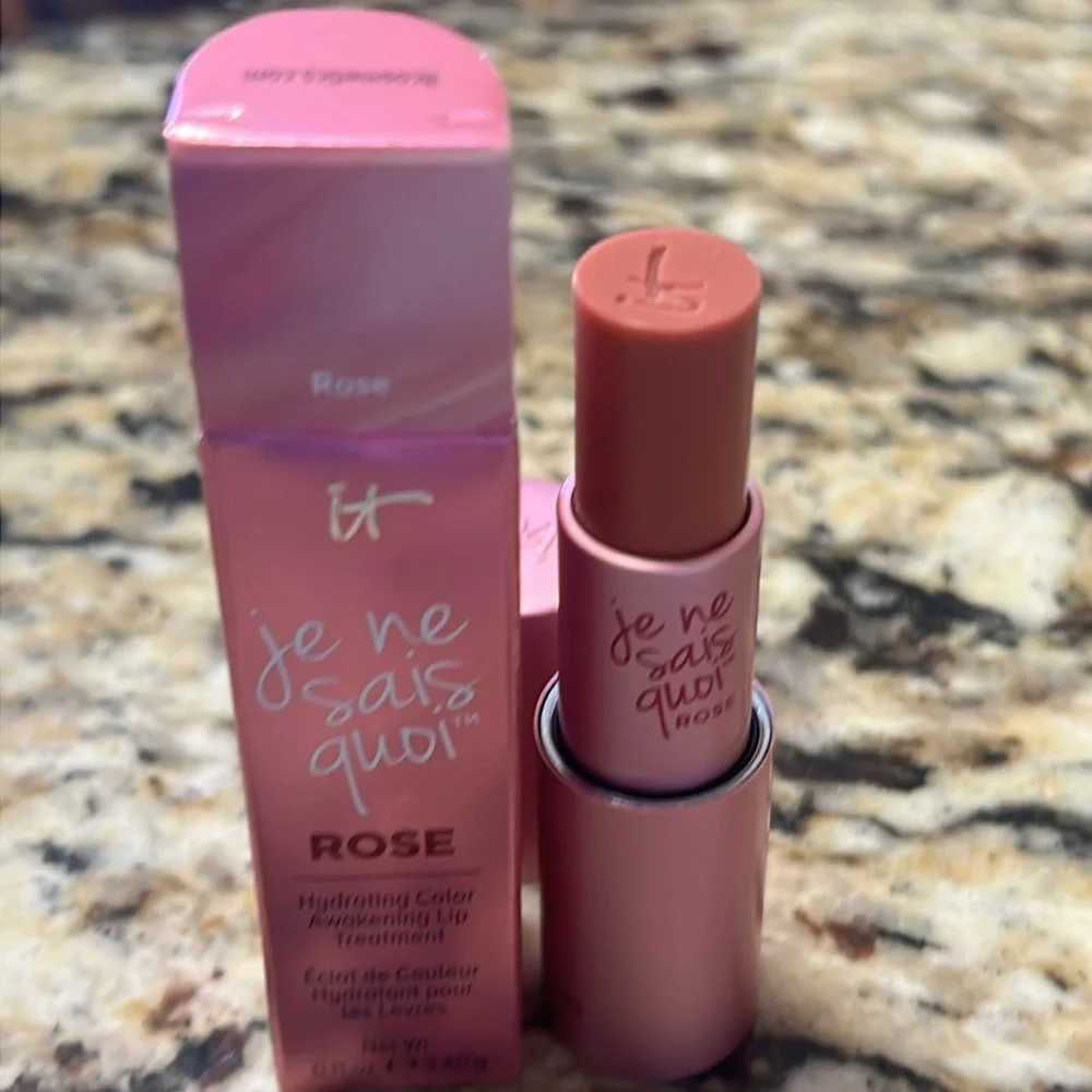 ♣️🌙It Cosmetics Je Ne Sais Quoi Rose Lip Treatment